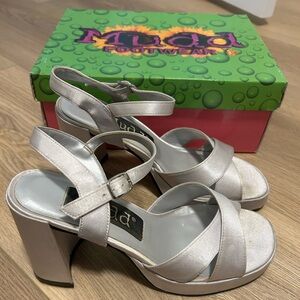 Vintage 2000s Mudd Satin heels